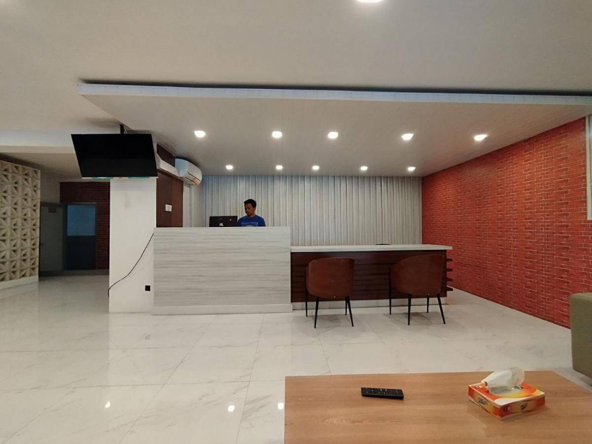Hotel Syariah Selamat ซูกาบูมี ภายนอก รูปภาพ