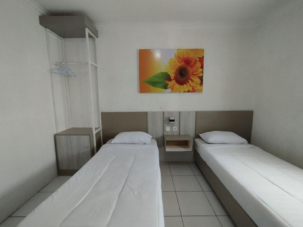 Hotel Syariah Selamat ซูกาบูมี ภายนอก รูปภาพ